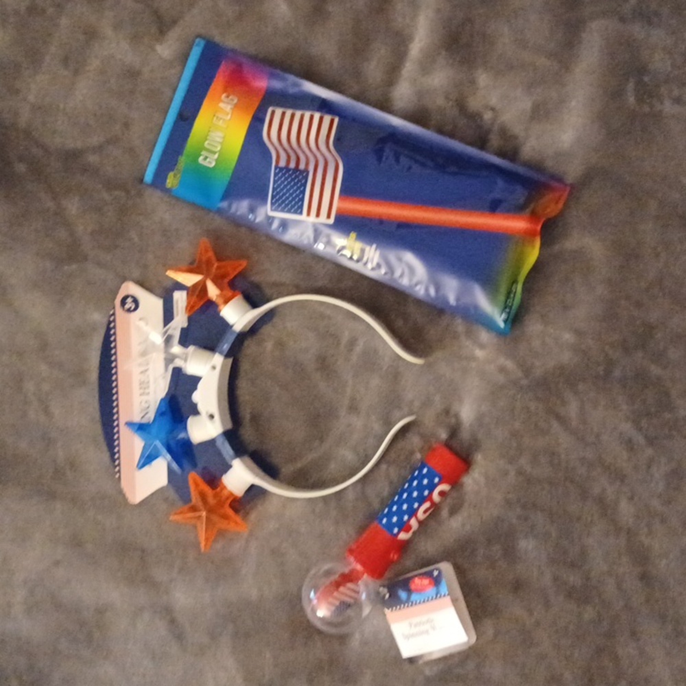 NEW (3) KIDS LIGHT OF 4TH OF JULY FUN TOYS! RED WHITE & BLUE! 🇺🇲